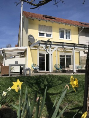 ! RESERVIERT !   Charmantes Reihenendhaus mit viel Platz