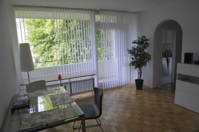 Von privat: Modernisierte, vollständig renovierte 1-Zimmer-Wohnung mit Balkon & EBK in Gauting