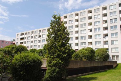 Helle und ruhig gelegene Wohnung mit kleinem Süd-Balkon und schönem Fernblick