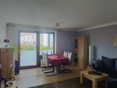 Gepflegte 2,5-Zimmer-Hochparterre-Wohnung mit Balkon und Einbauküche in Starnberg