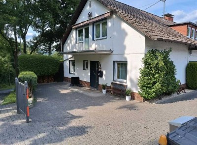 Familienfreundliche Doppelhaushälfte mit 4 Zimmern, Garten, Balkon und Garage in Eiserfeld!