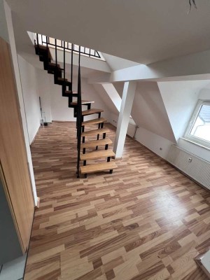 1-2 Zimmer Wohnung (Spitzboden ausgebaut) "Nieder-Roden" ideal für 1 Person