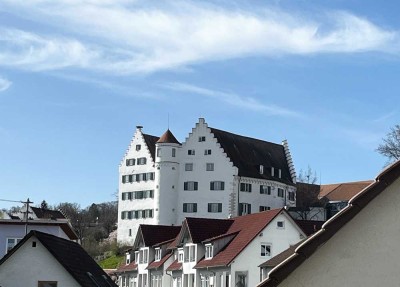 4-Zimmer-Dachgeschosswohnung mit Balkon und Blick auf das Stadtschloss in Aulendorf