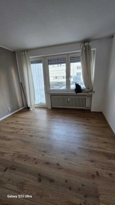 Helle 2-Zimmer-Wohnung im  1. OG in Düsseldorf Stadtmitte, Marienstraße