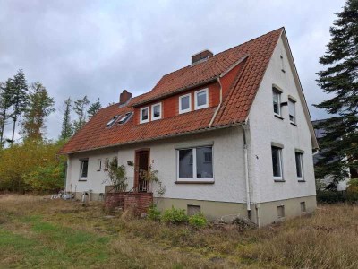 Schönes Grundstück mit sanierungsbedürftigem Haus