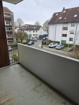 Helle, gut geschnittenen 2 Zimmerwohnung mit Balkon und Stellplatz in Möglingen
