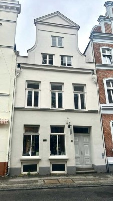 Wohnen in der Innenstadt - Gemütliche 4-Zimmer Altbau- Maisonettewohnung