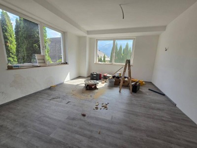 Schöne und neu renovierte Wohnung in zentraler Lage Top 2