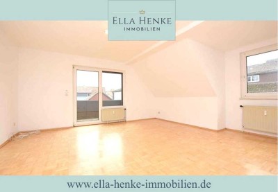 Gepflegte, helle Maisonette-Wohnung mit Balkon, Einbauküche + 2 Stellplätzen...