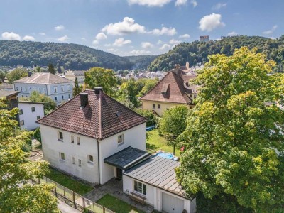 Charmantes Mehrgenerationenhaus mit Burgblick, großem Grundstück & Ausbaupotenzial in Riedenburg