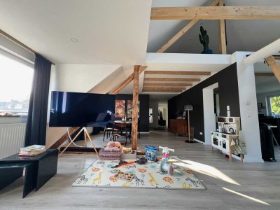 Ansprechende und neuwertige 4,5-Zimmer-Penthouse-Wohnung mit geh. Innenausstattung und Balkon