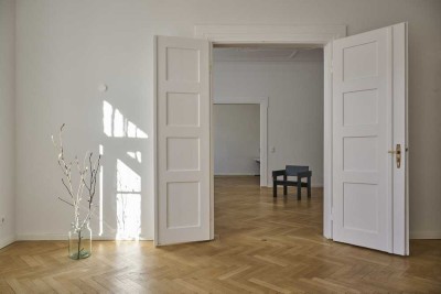 Einzigartiges Altbaujuwel mit Lift direkt in die Wohnung: 12-Zimmer-Wohnung im kernsanierten Altbau!