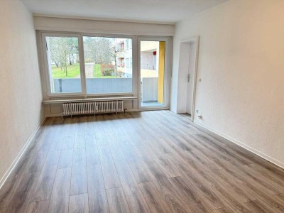 W o W  * 1. Bezug nach Sanierung * GROSSES Wohnzimmer + NEUER LAMINAT * Balkon KL WEST