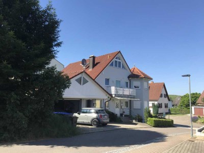 Stadtnahe, hochwertige 2,5-Zimmer-Wohnung mit eigenem Eingang und Terrasse