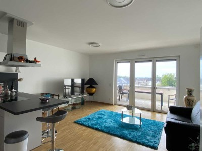 Neuwertige, große 3-Zimmer-Wohnung mit Küche