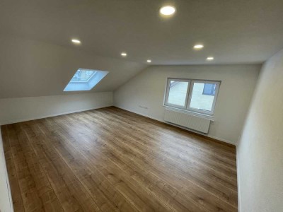 Sanierte + Große 3-Zimmer-Dachgeschosswohnung mit zentraler Lage in Aalen