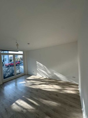 Schöne 2-Zim.-Whg. - 2 Balkonen - renoviert - in ruhiger Seitenstraße zentral in Meerbusch