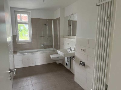 Es macht Lust, genau hier zu wohnen! Neu sanierte 2 Zimmer Wohnung mit Balkon