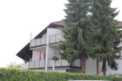 Herrliche 3,5 Zimmer Wohnung mit großem Balkon und Garage in bester Aussichtslage