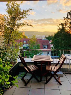 3 Zi. PENTHOUSE-WOHNUNG, zentrumsnah und doch im Grünen