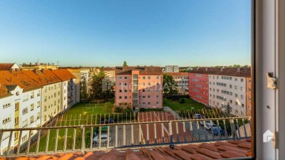 Großzügig geschnittene Dachgeschosswohnung mit schönem Ausblick über Fürth