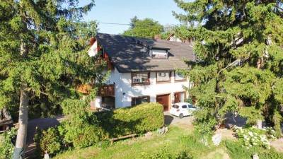 Zwei Häuser, ein Baugrundstück:
in Freiburg-Waltershofen, im gesamten oder einzeln zu erwerben
