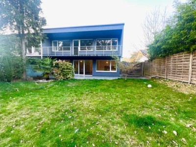 ERKRATH - WUNDERSCHÖNES -  BESONDERES HAUS IN RUHIGE LAGE