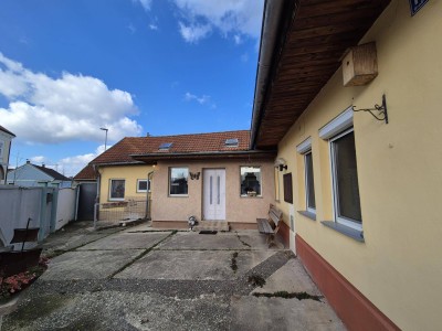 GEMÜTLICHES LANDHAUS