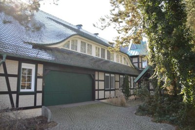 Großes Wohnhaus mit Garagen und gewerblichen Gebäuden in Tangermünde