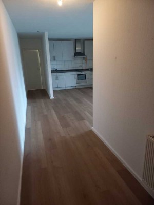 Moderne 2‑Zimmer Wohnung mit Tiefgaragenstellplatz, Einbauküche und Balkon  in Hürth- Efferen