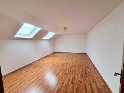 Helle 3-Zimmer-Dachgeschosswohnung mit Balkon