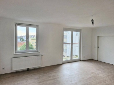 Helle DG-Wohnung mit West-Terrasse &amp; Weitblick in zentraler u. dennoch komplett ruhiger Hoflage