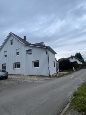 Ländliche Doppelhaushälfte mit Zusätzlichen Altbau.