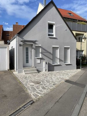 Geschmackvolles ,modernes ,offen gestaltetes   kleines Einfamilienhaus mit EBK und Terrasse