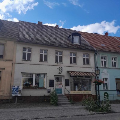 Wohnhaus in Lindow  mit Wohnung und Ladengeschäft