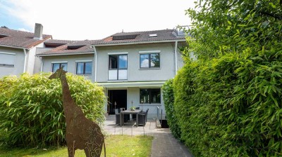 Stilvoll ausgestattetes RMH mit Bambusgarten in grüner Lage am Roten Hügel!