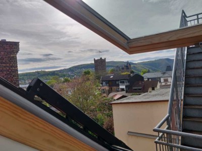 Charmante Dachgeschoßwohnung mit PanoramaBlick zur Burg Klopp