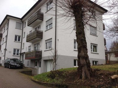 gut aufgeteilte  neu renovierte 4-Zi  Wohnung, ruhige Lage  2 Balkonen in Niefern,