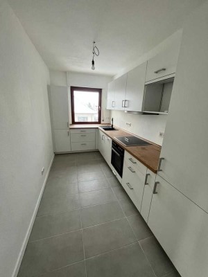 Helle 4-Zimmerwohnung mit EBK und Balkon in Lampertheim