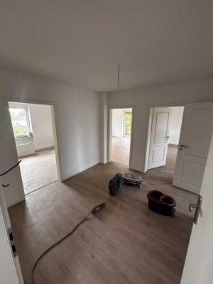 *** attraktive, frisch sanierte 3-Zimmer Wohnung***