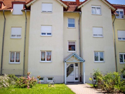 Gut geschnittene 2-Raum-Wohnung mit Wintergarten, in grüner Lage