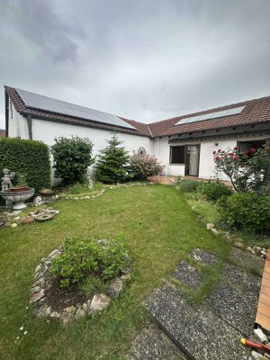 Schönes, Zentrales Bungalow mit zwei separaten Eingängen zu Verkaufen