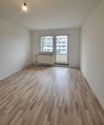 *Aufgepasst* 3-Raumwohnung für Familien/Pärchen/Senioren in der 1. Etage + Wannenbad + Balkon!!!