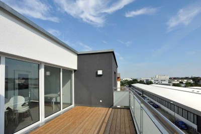 Helles WG-Zimmer in 2er WG mit Terrasse. Für Auszubildende & Studenten
