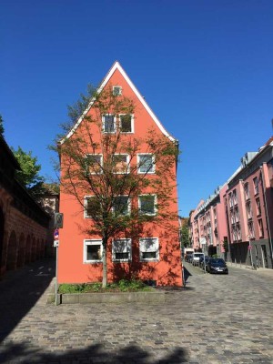 Grosse Terrasse - Helle Dreizimmerwohnung in der Altstadt - Einbauküche