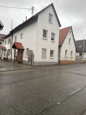 Modernisiertes Einfamilienhaus zu vermieten