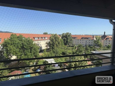 Traum-Blick in Top-Lage! 2 Zimmer-DG-Apartment mit Fahrstuhl