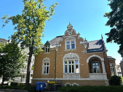 Lichtdurchflutete 2.5 Raumwohnung mit EBK, Balkon u. Stpl. in zentraler Lage Zwickau!