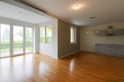 2026 bezugsfrei: Wohnen auf 2 Etagen mit Garten und Stellplatz in der 4-Zi.-Maisonette-Wohnung