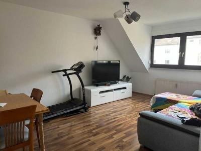 Freundliche, zentral gelegene 3-Zimmer-Dachgeschosswohnung in Offenbach